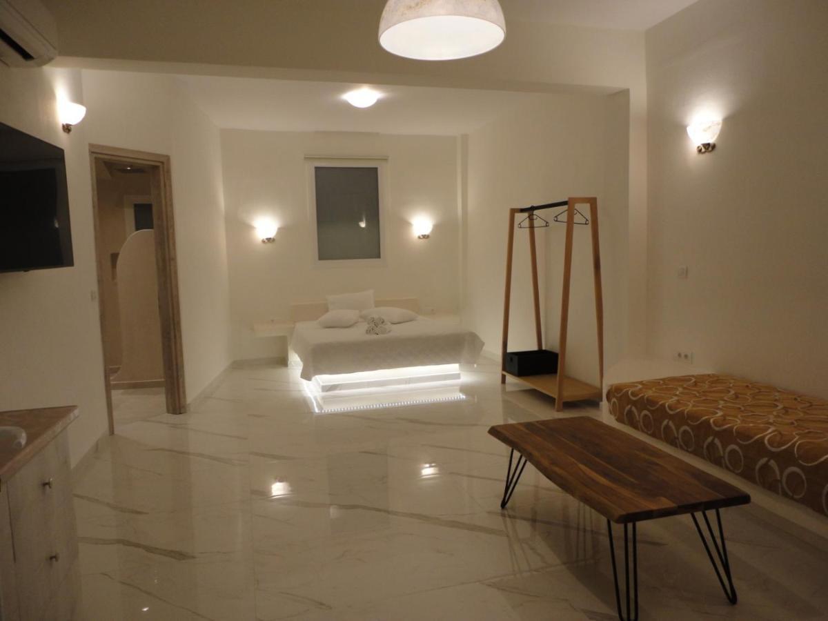 Triena Apartments サントリーニ エクステリア 写真