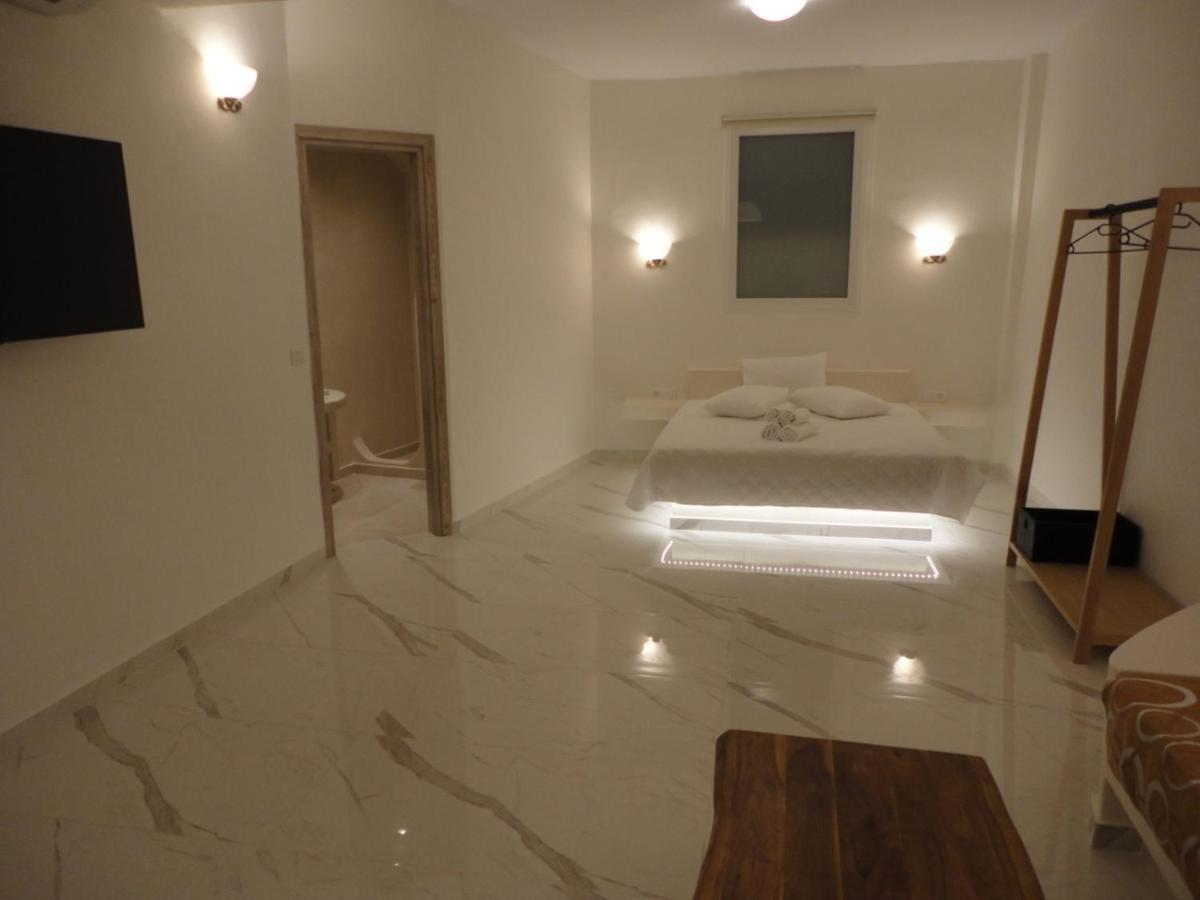 Triena Apartments サントリーニ エクステリア 写真