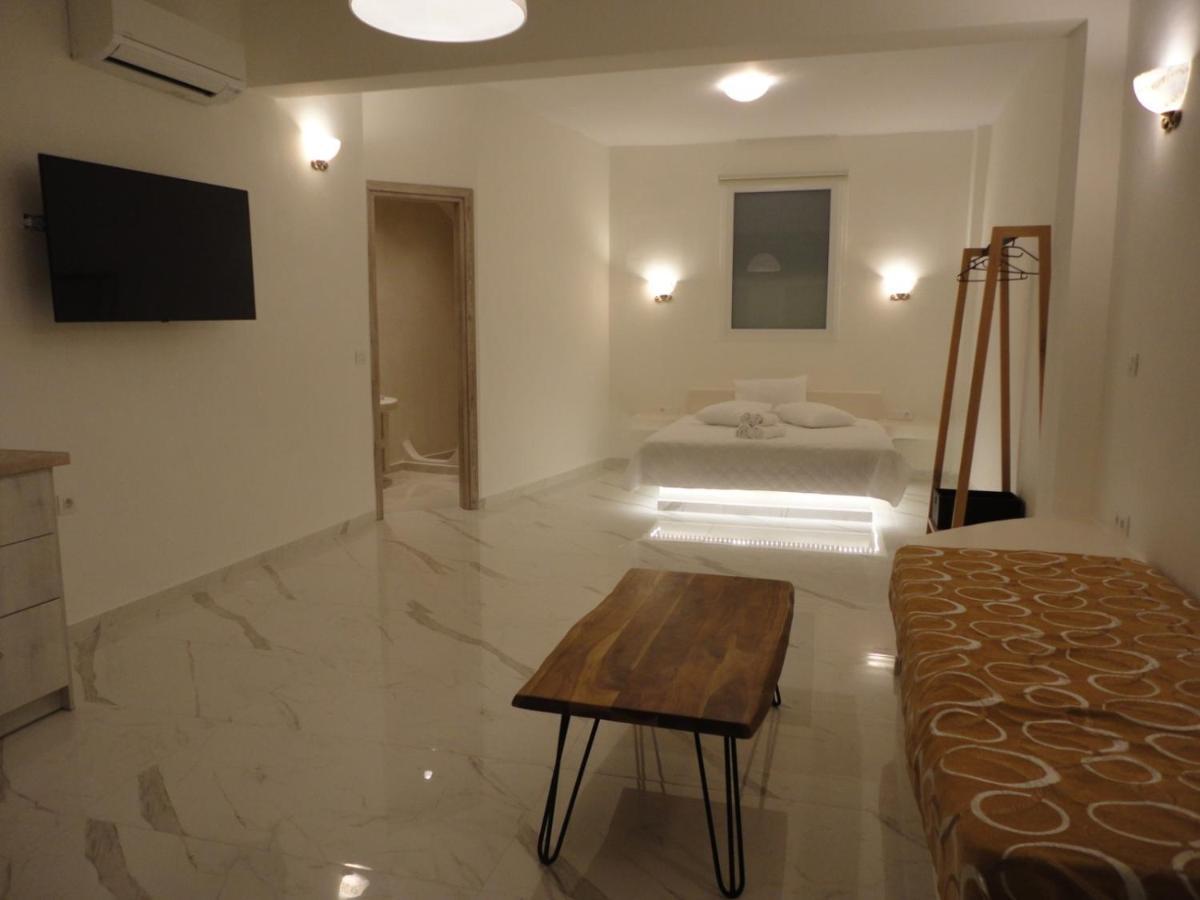 Triena Apartments サントリーニ エクステリア 写真